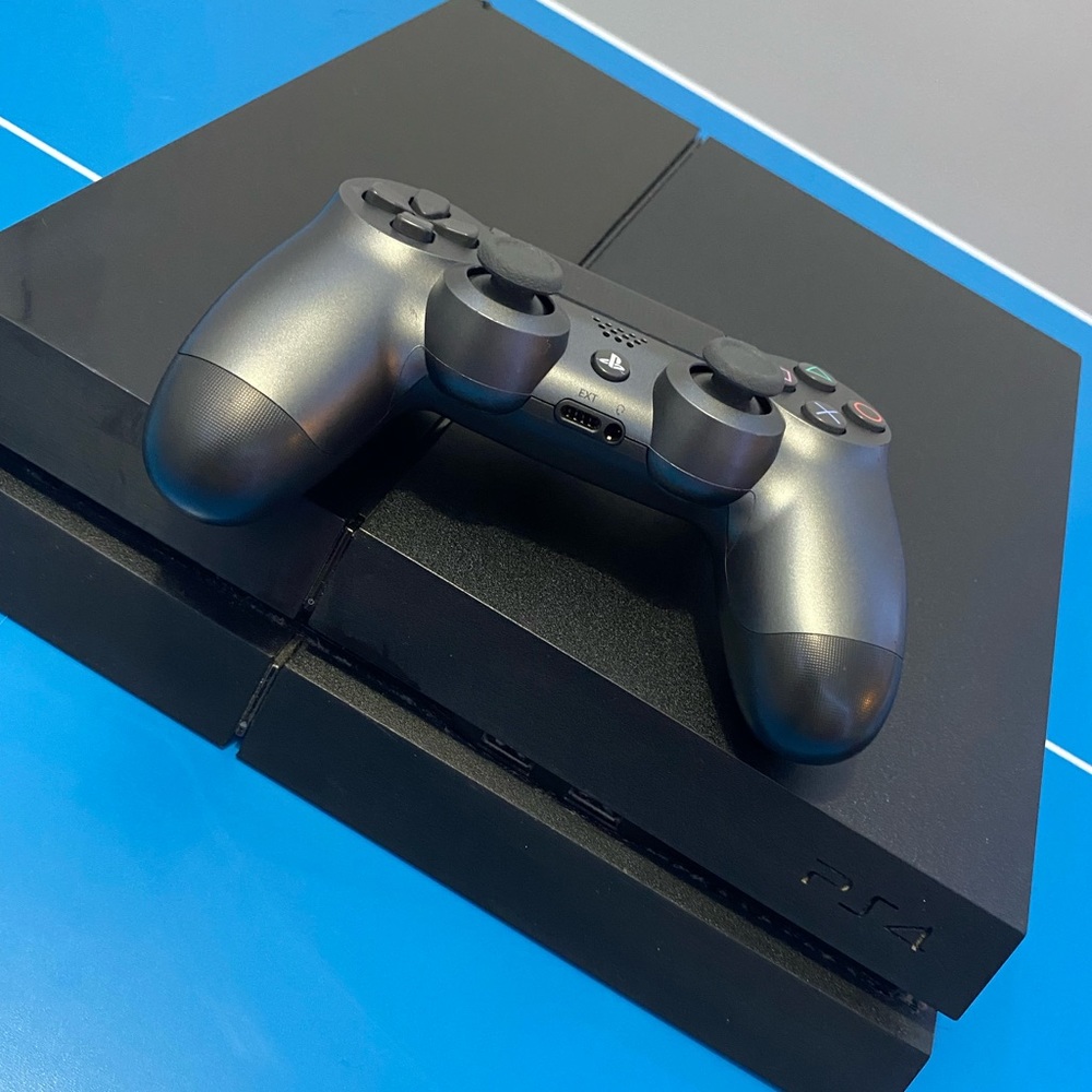 PS4 - Picture 4 of 4